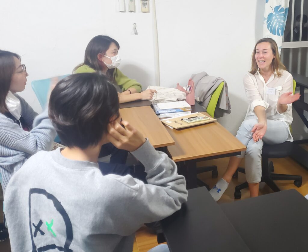 Blue House Okinawa Japanese:English School-Pronunciation Practice